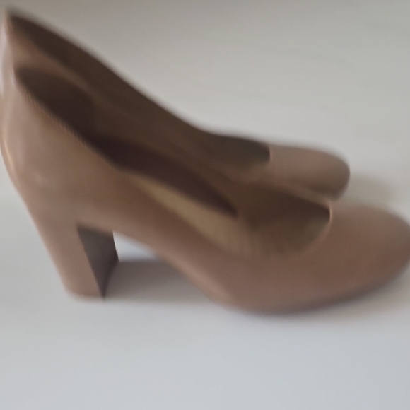 Walking Cradles Tan Chunky Heel Pumps - Picture 4 of 8